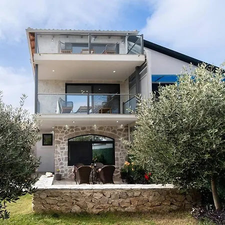 On The Sea Villa *